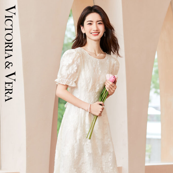 Special fabric embossed flower round neck bubble sleeve mid length dress