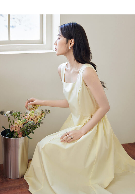 French elegant camisole dress with waist cinching and slimming vest skirt