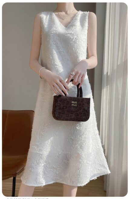 V-neck solid color heavy-duty floral dress