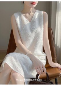 V-neck solid color heavy-duty floral dress