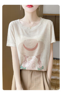 Round neck contrasting straw hat girl T-shirt
