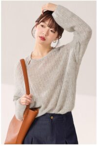 New artistic and fashionable pearl button round neck long sleeved knitted sweater with alpaca and sheep wool as the base layer