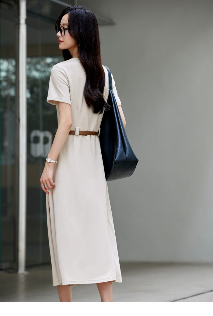 Workplace temperament: Round neck, waist cinched sweater dress