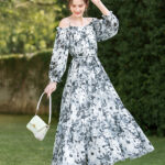 One collar floral long skirt with a large display
