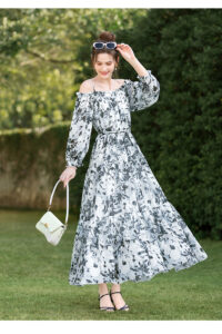One collar floral long skirt with a large display