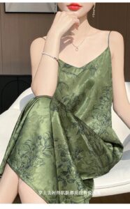V-neck contrasting jacquard imitation fragrant cloud gauze suspender dress
