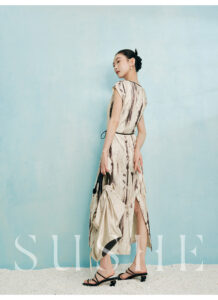 New Chinese style vertical pleated V-neck sleeveless dress