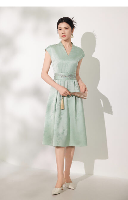 BBLLUUEE Embroidered Satin Light Dress V-neck Dress
