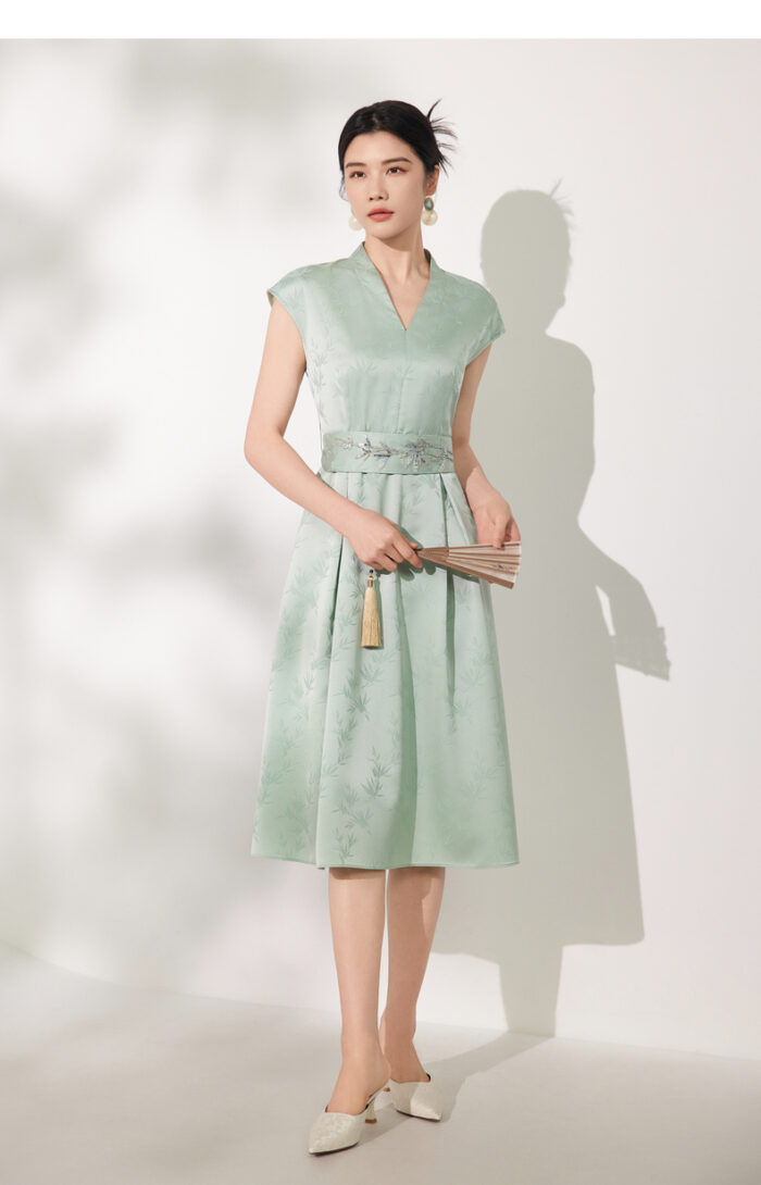 BBLLUUEE Embroidered Satin Light Dress V-neck Dress