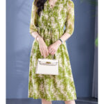 Black fungus collar waist drawstring silk skirt
