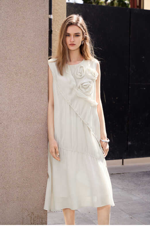 Biselena vestido sin mangas con ambiente festivo