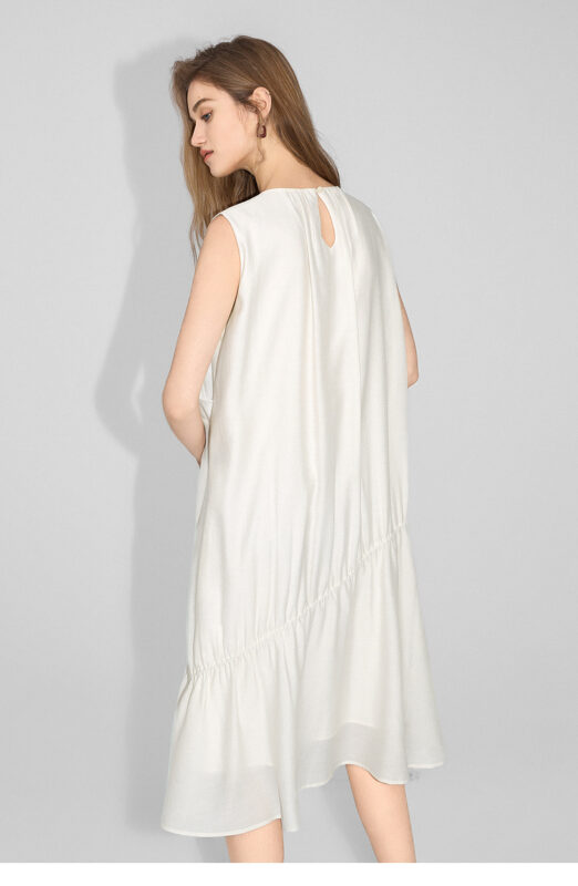 Biselena vestido sin mangas con ambiente festivo