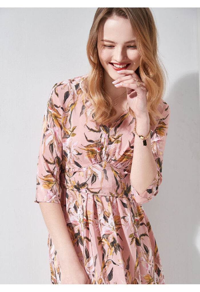 Short sleeved V-neck silk dress