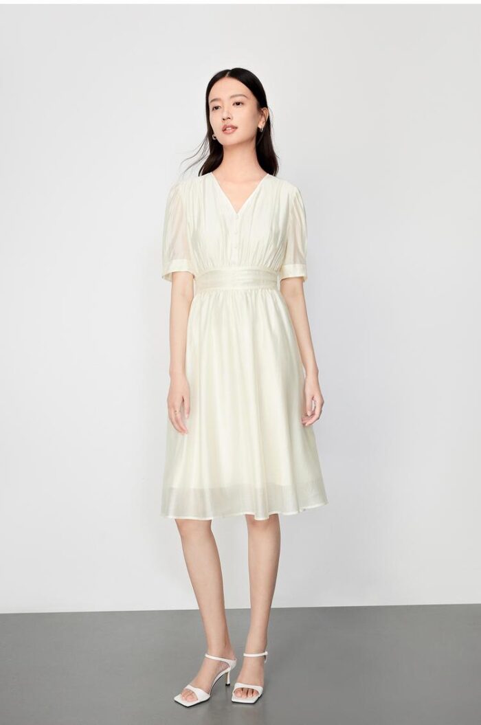 Western style V-neck white skirt