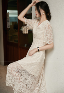 Hollow lace short dress