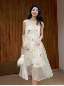 Double layered sleeveless dress