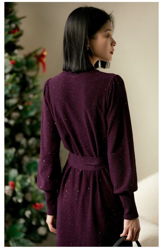 فستان من الصوف الفرنسي نصف طويل العنق
