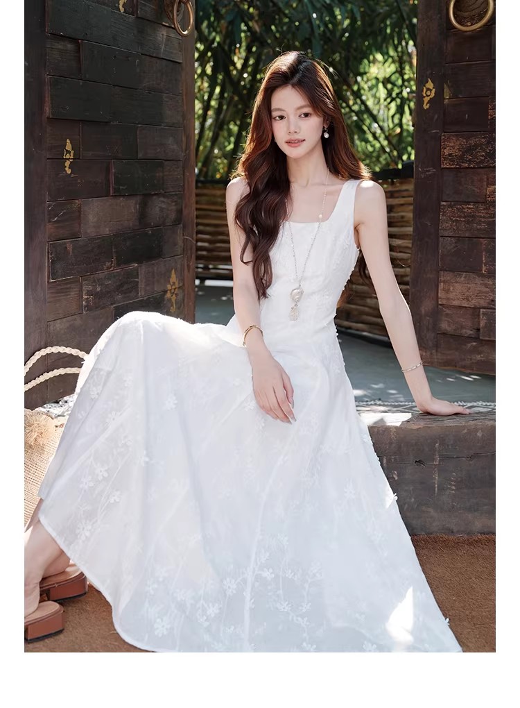 Heavy industry full width three-dimensional embroidery French U-neck dress, white wide shoulder strap long skirt Heavy industry full width three-dimensional embroidery French U-neck dress, white wide shoulder strap long skirt