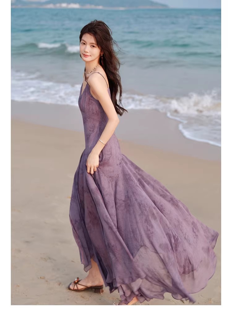 Seaside vacation elegant large swing V-neck floral suspender dress Seaside vacation elegant large swing V-neck floral suspender dress