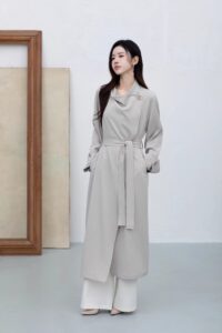 Thin spring windbreaker jacket for women