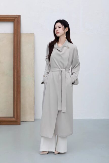 Thin spring windbreaker jacket for women