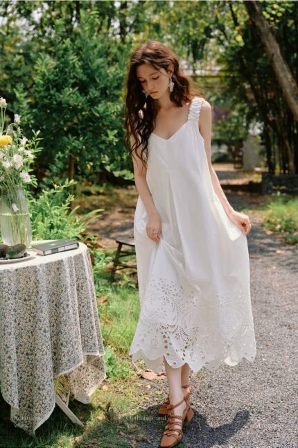 White French V-neck loose sleeveless dress