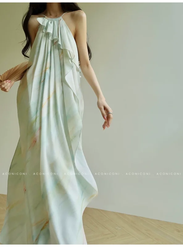 Vacation style, beautiful atmosphere, suspender long dress
