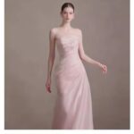 French strapless pink chiffon dress exudes a slimming and slimming vibe
