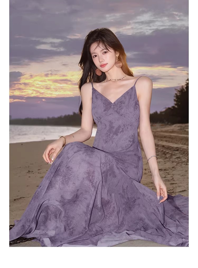 Seaside vacation elegant large swing V-neck floral suspender dress Seaside vacation elegant large swing V-neck floral suspender dress