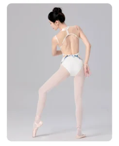 Ballet training costume, dance costume, sleeveless dress with body shape