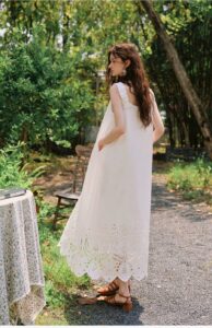 White French V-neck loose sleeveless dress