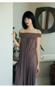 One shoulder high stretch nightgown for home wear that can be worn outside