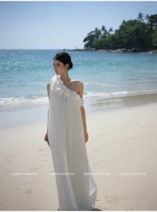 Three dimensional island silk smooth lace sloping shoulder dressBorn out of genuine needs
