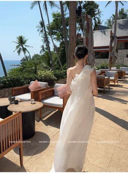 Three dimensional island silk smooth lace sloping shoulder dress Born out of genuine needs