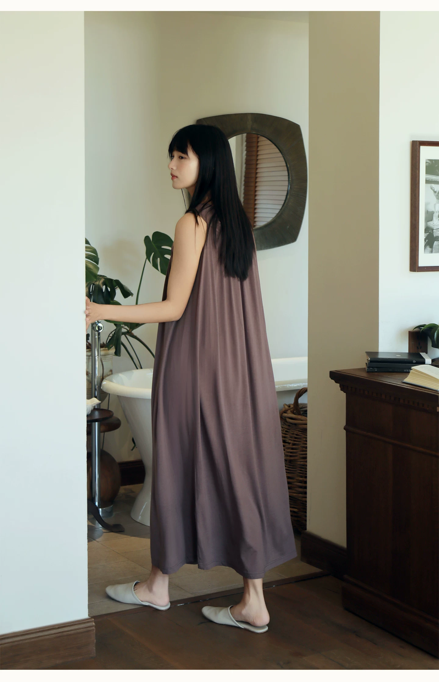 One shoulder high stretch nightgown for home wear that can be worn outside One shoulder high stretch nightgown for home wear that can be worn outside
