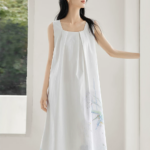 Small niche age reducing square neck sleeveless dress