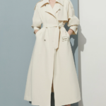 Collar crisp and atmospheric British style long jacket