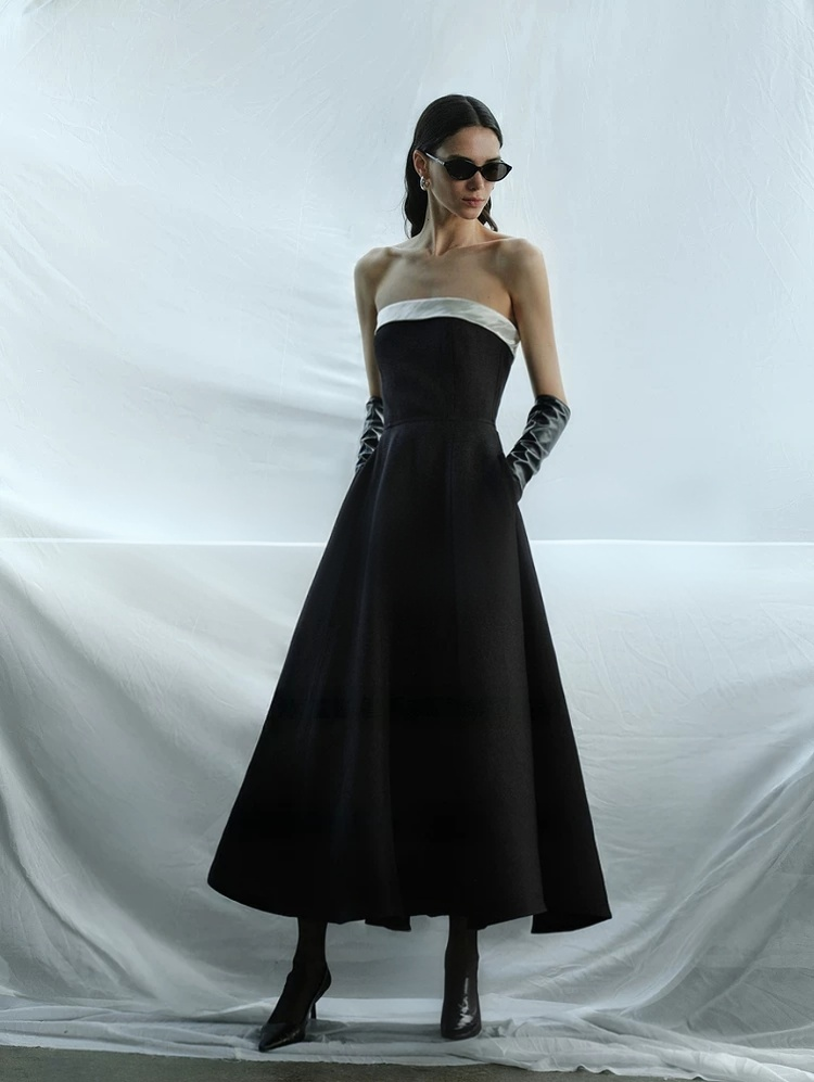 Elegant strapless, waist cinched, big black dress Elegant strapless, waist cinched, big black dress