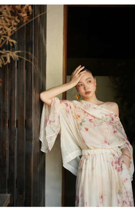 Lyocell print one line slanted shoulder top and half skirt