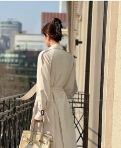White windbreaker with waist cinched British style, high-end and elegant, good-looking long windbreaker