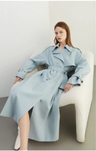 Collar crisp and atmospheric British style long jacket