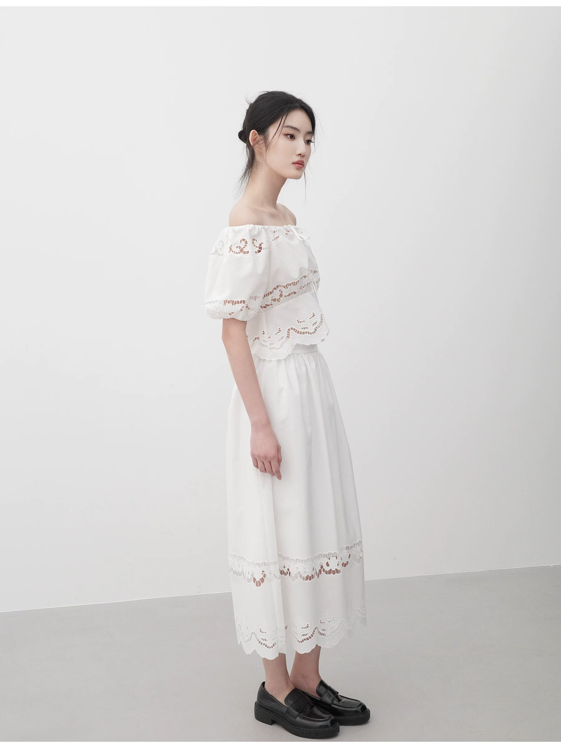 Camellia white hollowed out embroidered two-piece top and skirt!!2216620202933 Camellia white hollowed out embroidered two-piece top and skirt