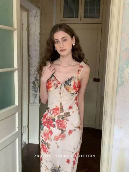 Holiday style floral thin suspender dress