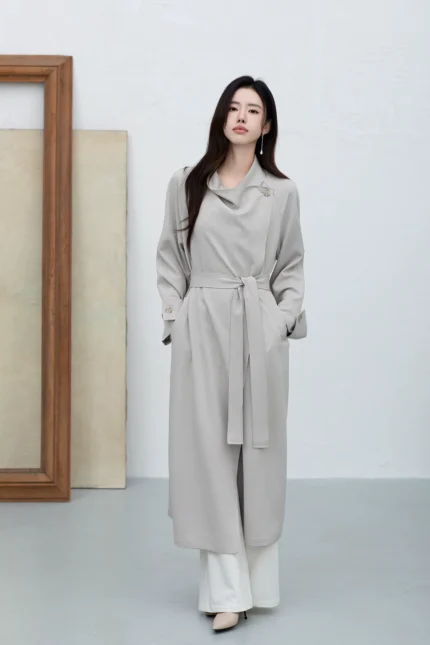 Thin spring windbreaker jacket for women