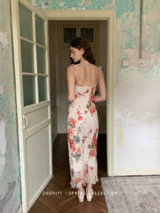 Holiday style floral thin suspender dress