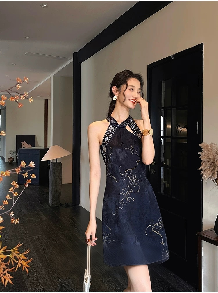 Double hot stamping embroidered neck hanging qipao skirt Double hot stamping embroidered neck hanging qipao skirt