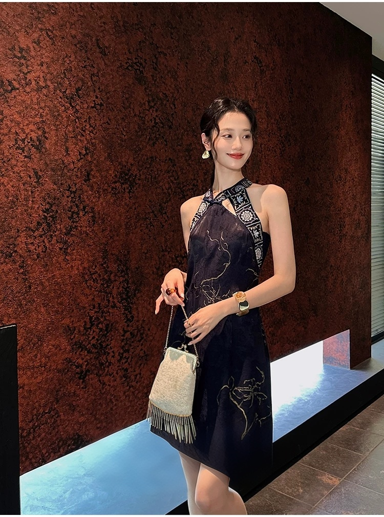 Double hot stamping embroidered neck hanging qipao skirt Double hot stamping embroidered neck hanging qipao skirt