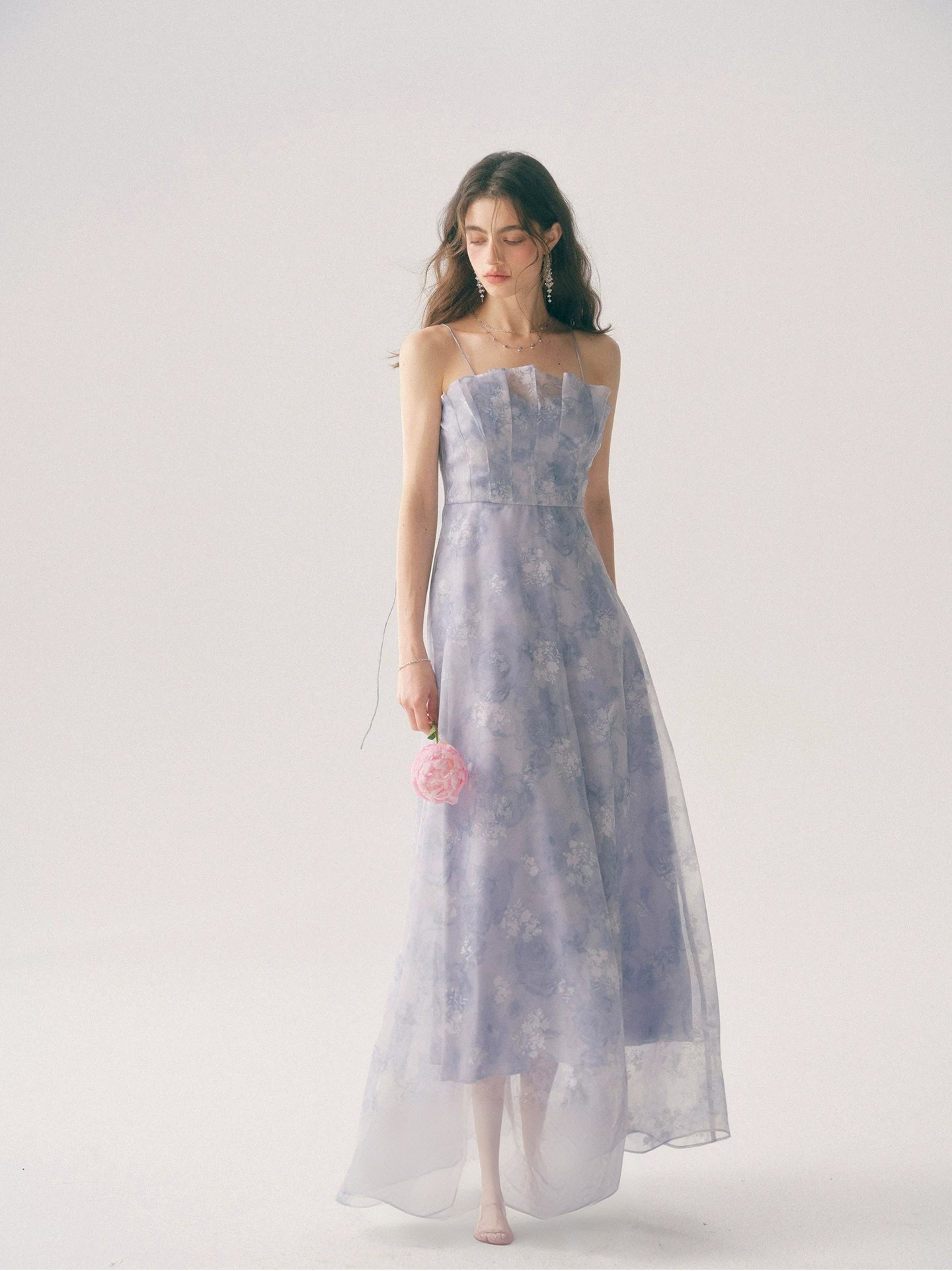 Blue dress, holiday floral dress, high-end camisole dress Blue dress, holiday floral dress, high-end camisole dress