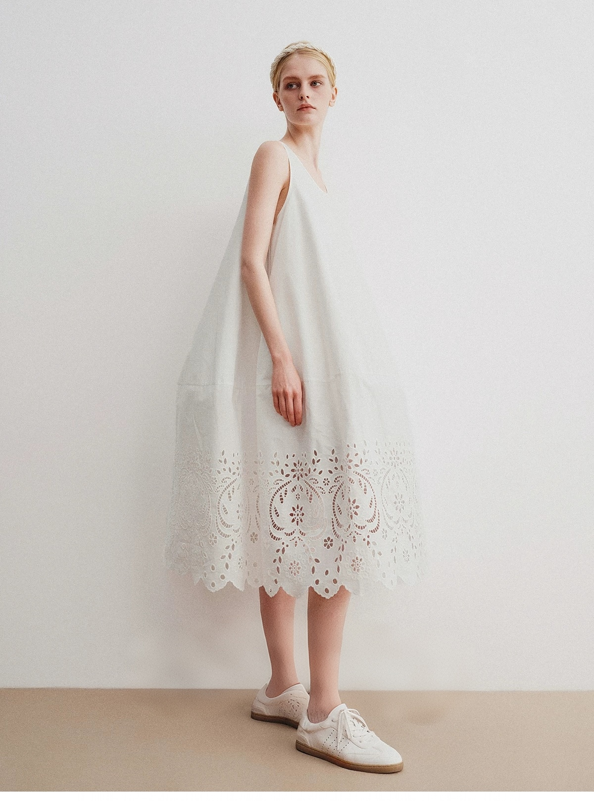 100% cotton heavy-duty hollow embroidery carved cocoon shaped balloon dress 100% cotton heavy-duty hollow embroidery carved cocoon shaped balloon dress