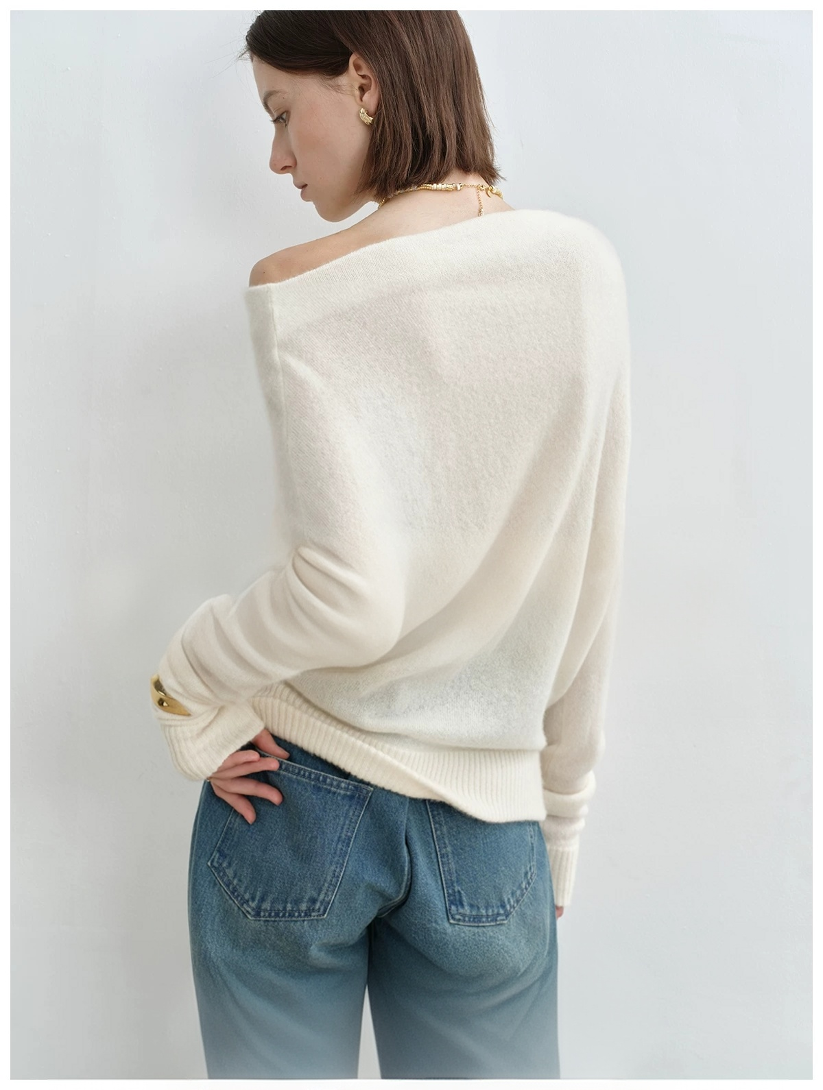 Flat shoulder pile neck knitted sweater with bat sleeves for women Flat shoulder pile neck knitted sweater with bat sleeves for women